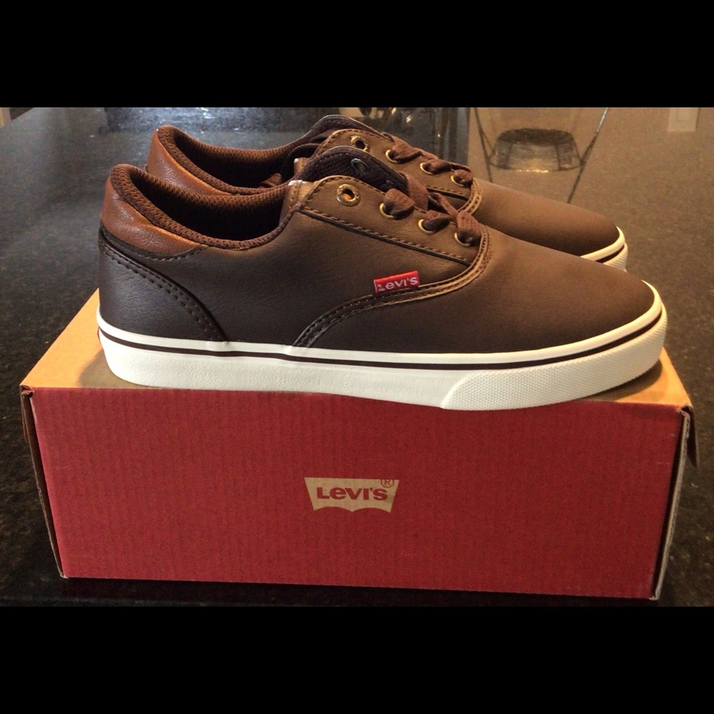 Levi’s Chocolate Brown Leather Sneaker, Boys Size 3m,  Brand New